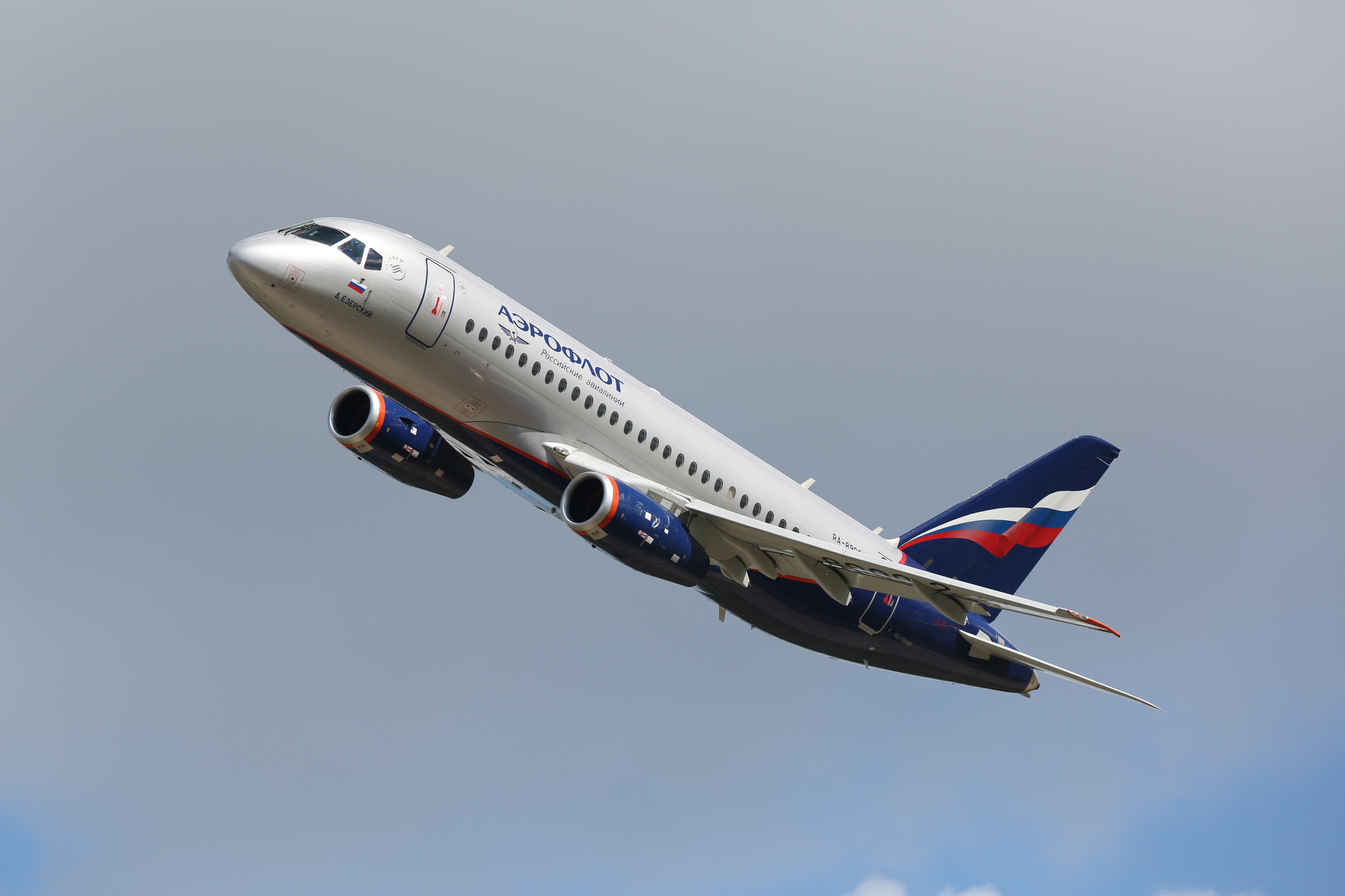 Sukhoi superjet. Самолёт пассажирский Суперджет 100. Самолёт сухой Суперджет-100 Аэрофлот. Сухой Суперджет 100 Аэрофлот. Sukhoi Superjet 100 Россия.
