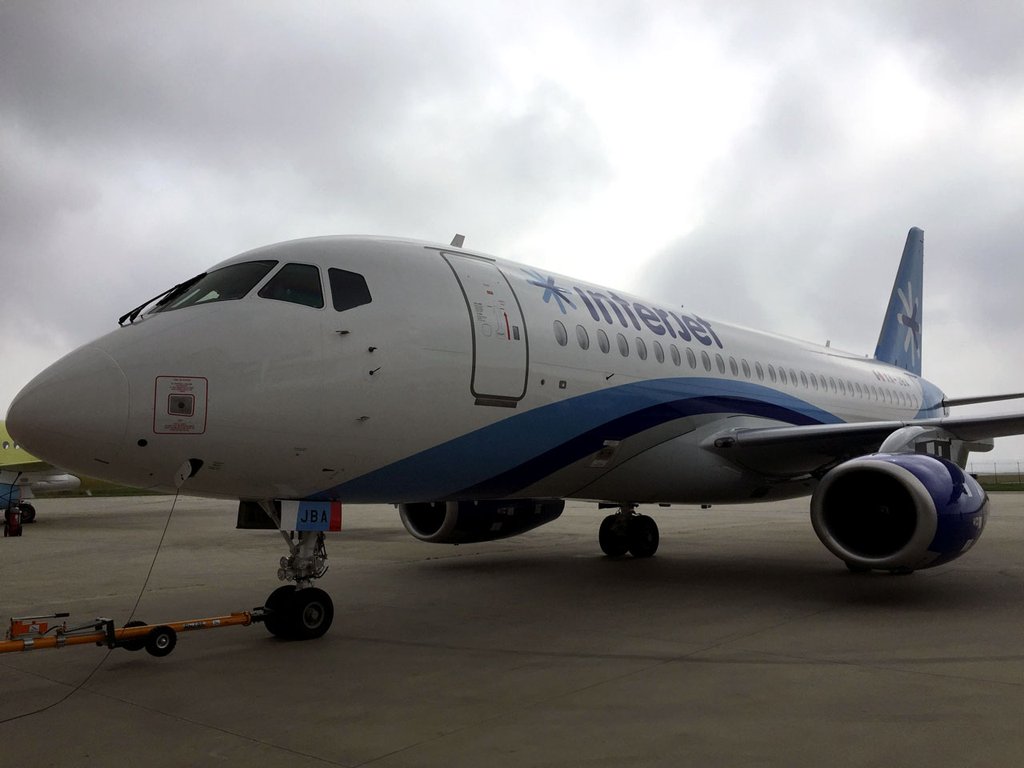 Sukhoi superjet 100 фото самолета